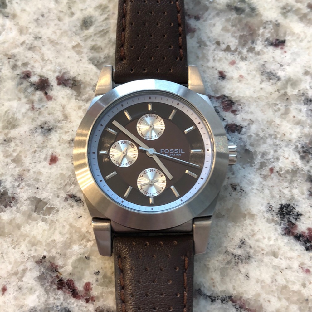 Authentic Fossil Leather Watch - Picture 4 of 6